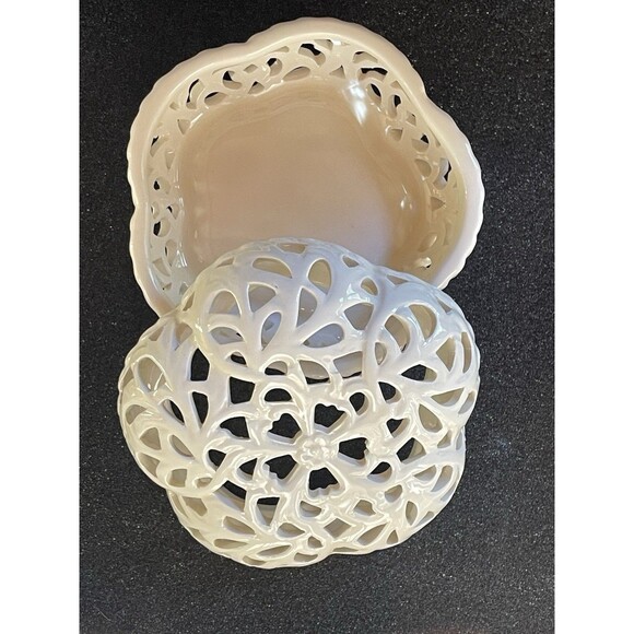 VTG Oleg Cassini White Porcelain Lace Trinket Box W Lid 4.25” Jewelry Potpourri - Picture 6 of 9